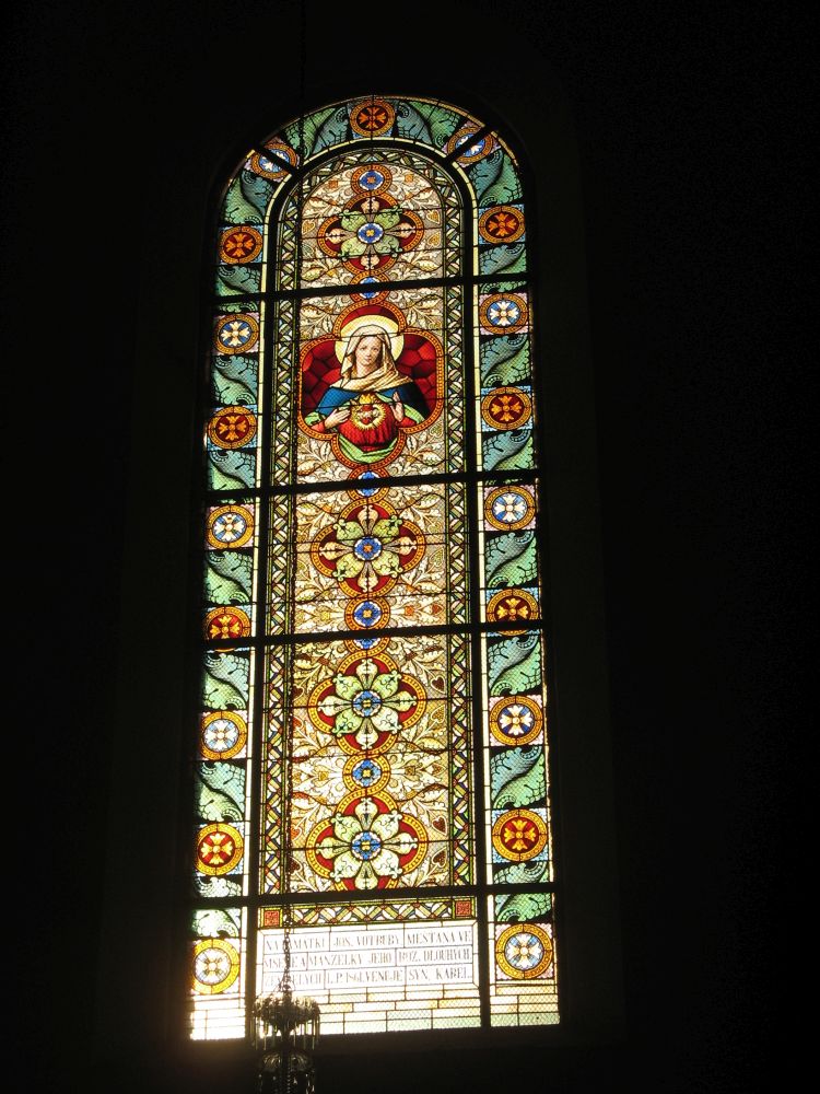 Církevní vitráž Mšeno